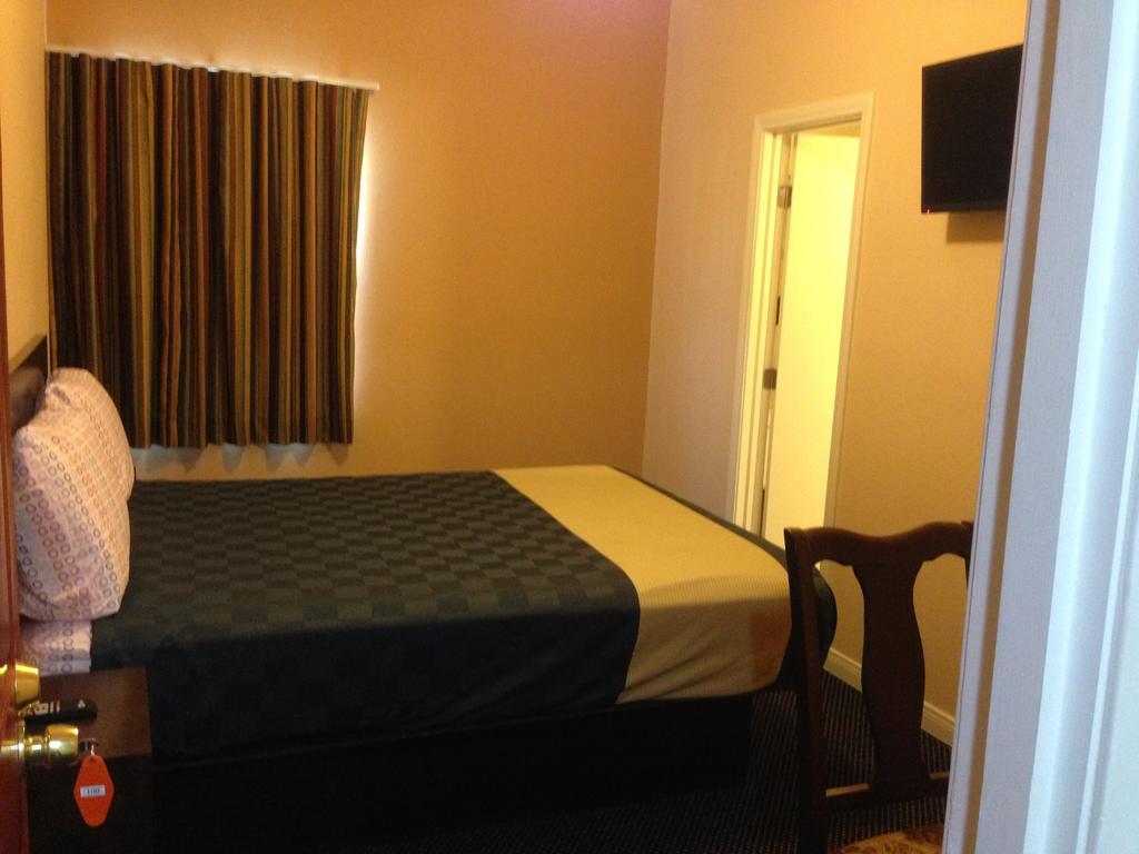 Tropicana Motel Compton Quarto foto
