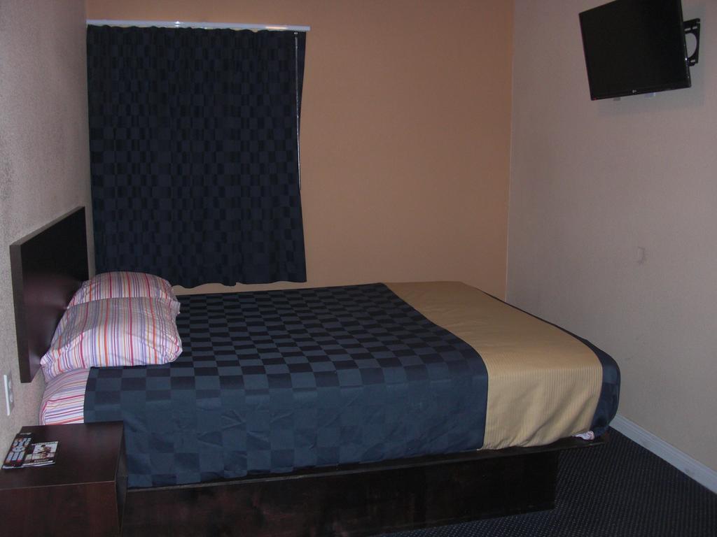Tropicana Motel Compton Quarto foto